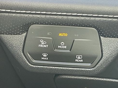 Used 2024 Volkswagen Atlas SE image 10