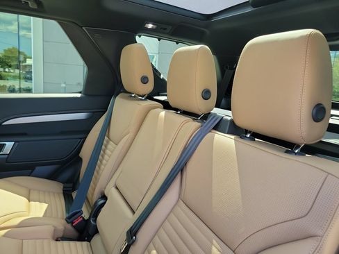 New 2025 Land Rover Discovery Dynamic SE AWD/4WD image 15