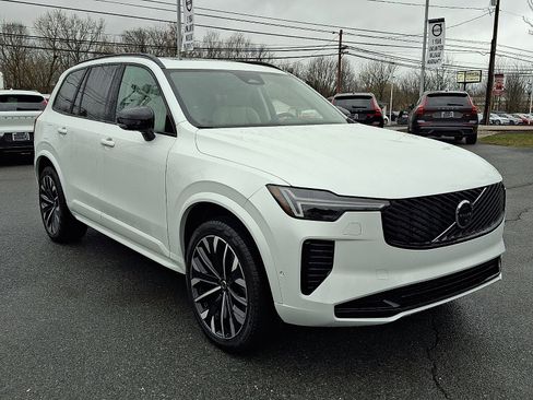 New 2026 Volvo XC90 T8 Ultra w/ Protection Package Premier image 1