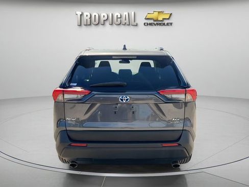 Used 2021 Toyota RAV4 XLE w/ Convenience Package image 4
