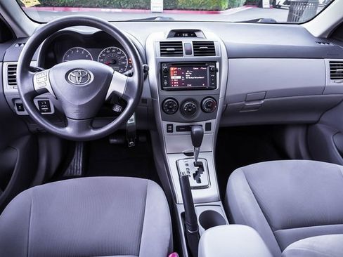 Used 2013 Toyota Corolla LE image 17
