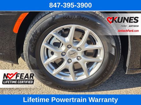 Used 2024 Chrysler Pacifica Touring-L image 12