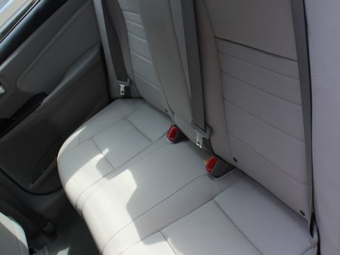 Used 2017 Toyota Camry XLE w/ Moonroof Package FWD image 17