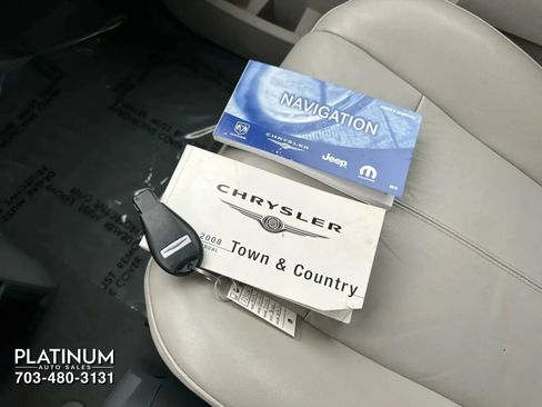 Used 2008 Chrysler Town & Country Limited w/ Entertainment Group #3 image 23