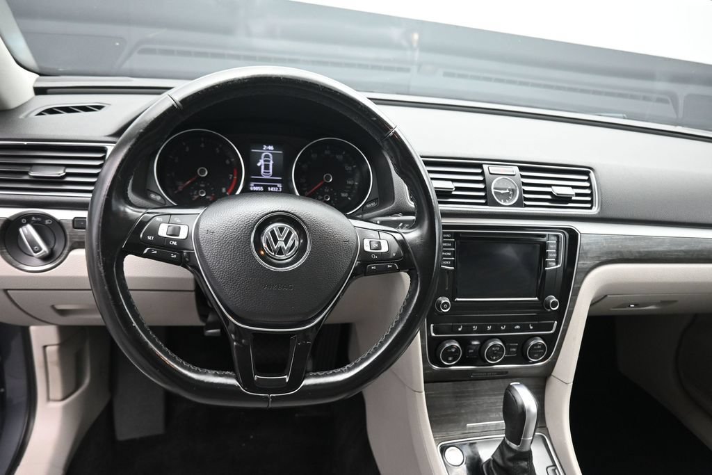 Used 2017 Volkswagen Passat 1.8T SE FWD image 15
