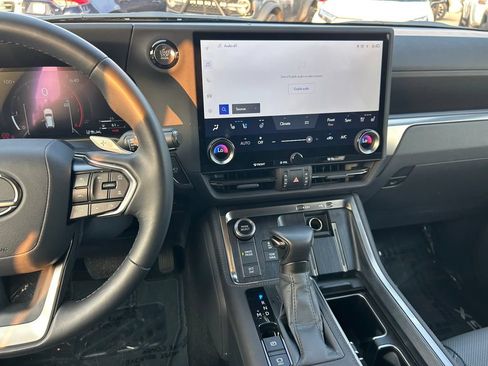 Used 2025 Lexus GX 550 AWD/4WD image 21