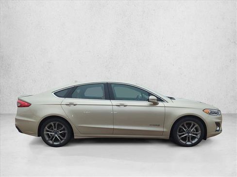 Used 2019 Ford Fusion Titanium image 4