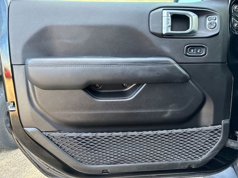 Used 2022 Jeep Wrangler Unlimited Sahara image 11