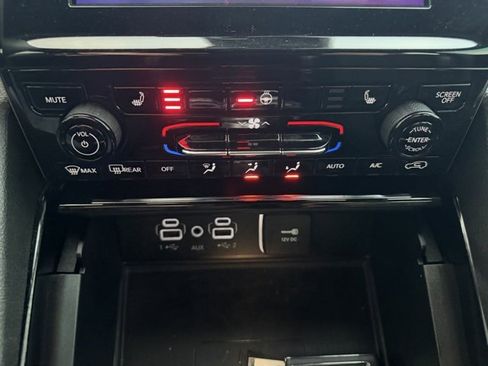 Used 2023 Jeep Grand Cherokee L Laredo image 29