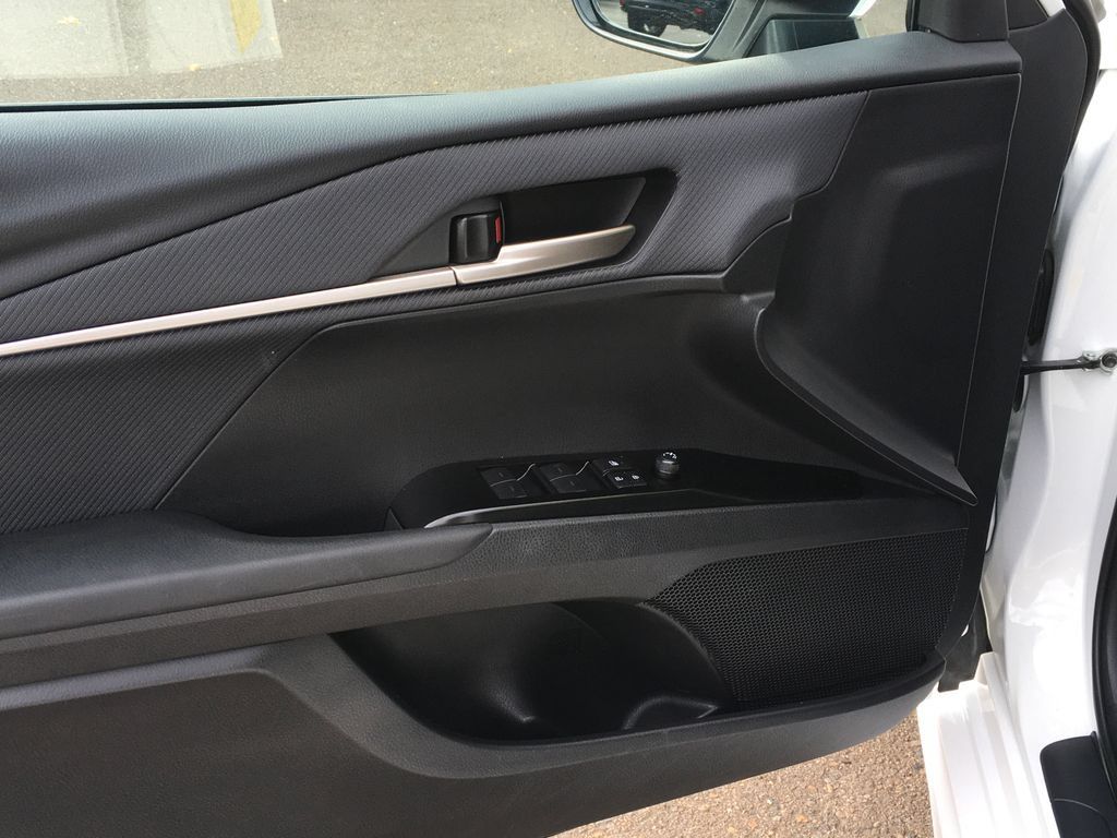 Used 2025 Toyota Camry SE FWD image 19