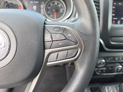 Certified 2019 Jeep Cherokee Latitude w/ Popular Appearance Group FWD image 29