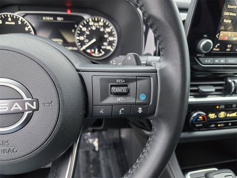 Used 2025 Nissan Pathfinder SV image 19