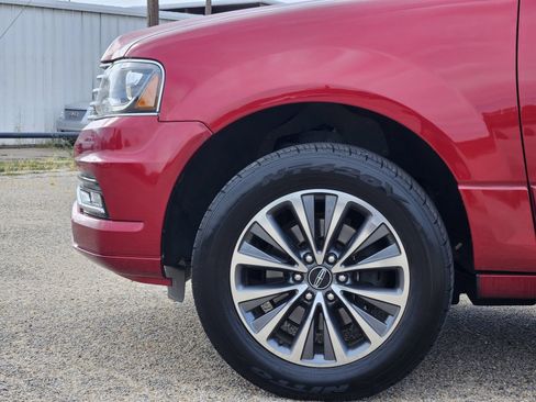 Used 2016 Lincoln Navigator Select RWD image 11