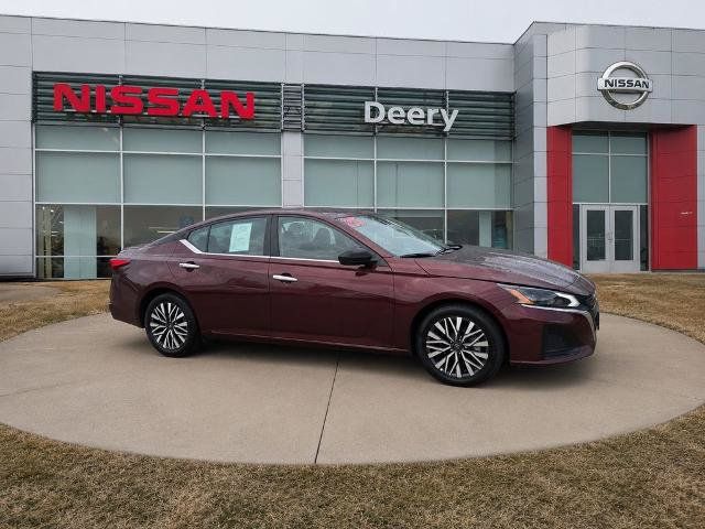 Certified 2025 Nissan Altima 2.5 SV FWD image 1