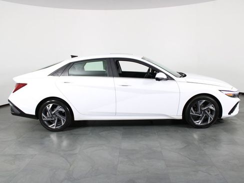 Certified 2024 Hyundai Elantra Limited image 15