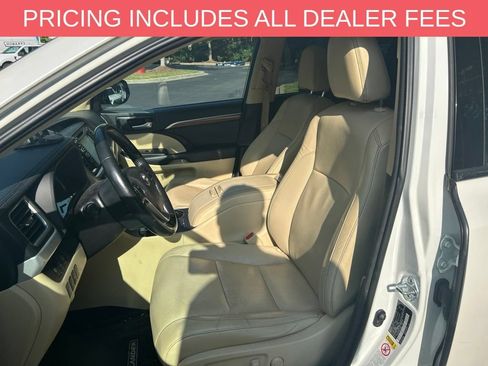 Used 2017 Toyota Highlander Limited Platinum AWD/4WD image 7