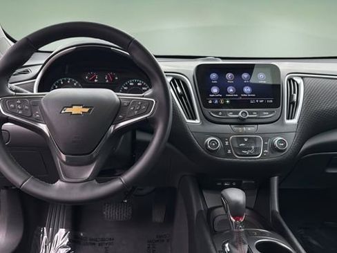 Used 2025 Chevrolet Malibu RS image 9