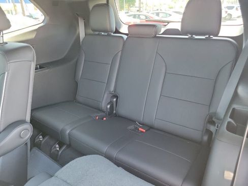 Used 2026 Buick Enclave Preferred w/ Power Package FWD image 17