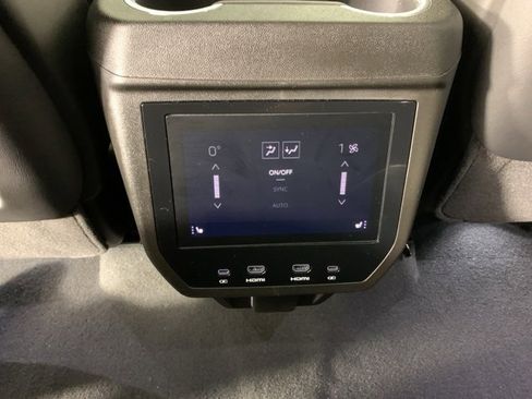 Used 2025 GMC Yukon XL AT4 Ultimate image 42