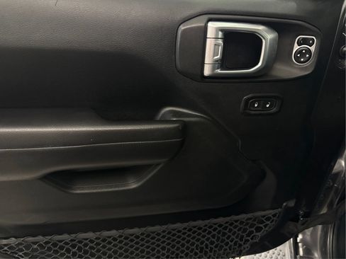 Used 2018 Jeep Wrangler Unlimited Sport S AWD/4WD image 25