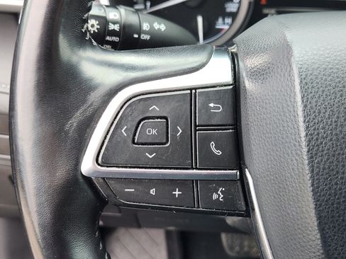 Used 2020 Toyota Highlander XLE AWD/4WD image 26