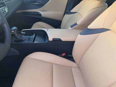 Used 2025 Lexus ES 350 w/ Premium Package FWD image 12