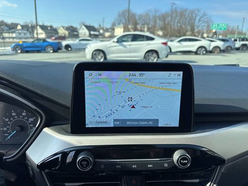 Used 2022 Ford Escape SEL image 15