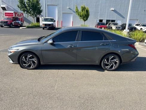 Used 2024 Hyundai Elantra SEL w/ Convenience Package FWD image 8