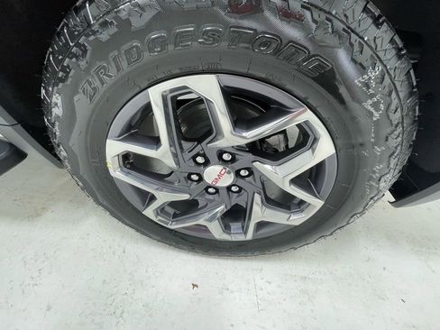 New 2026 GMC Sierra 1500 SLT w/ SLT Premium Package image 9