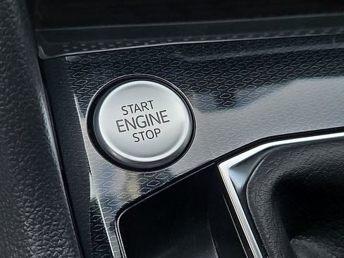 New 2026 Volkswagen Taos SE image 14