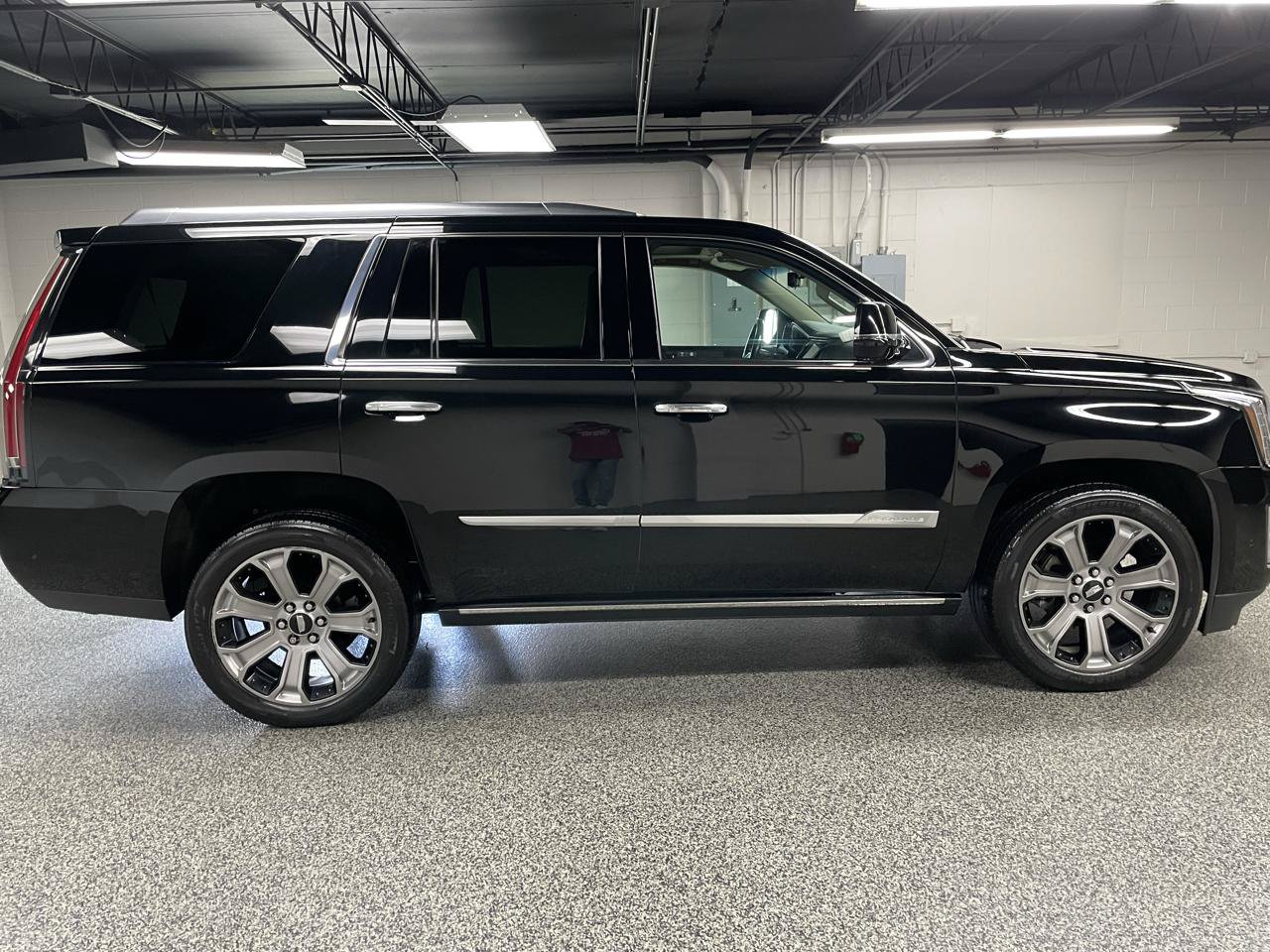 Used 2019 Cadillac Escalade Premium Luxury AWD/4WD image 7