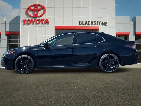 Used 2022 Toyota Camry XSE FWD image 6