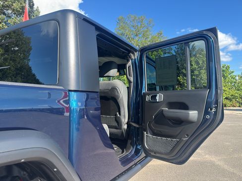 Used 2025 Jeep Gladiator Rubicon w/ Safety Group image 20