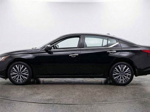 Used 2025 Nissan Altima 2.5 SV image 5