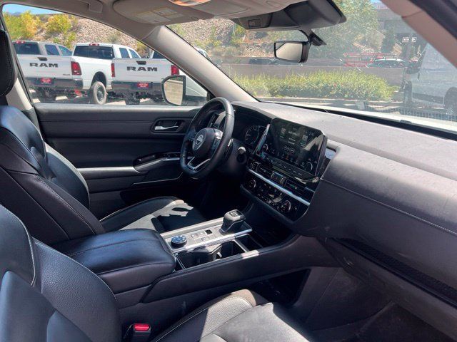 Used 2024 Nissan Pathfinder SL AWD/4WD image 18