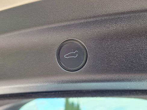 Used 2021 Tesla Model Y Long Range AWD/4WD image 19