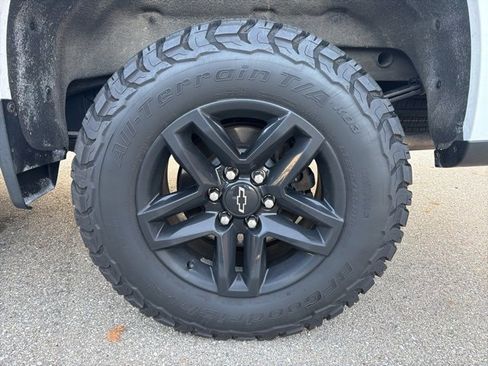 Used 2019 Chevrolet Silverado 1500 Custom Trail Boss w/ Custom Convenience Package image 3