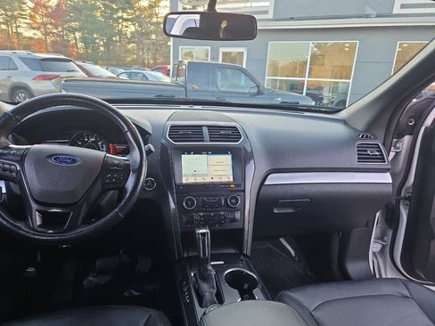 Used 2017 Ford Explorer XLT w/ Equipment Group 202A image 12