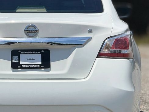 Used 2015 Nissan Altima 2.5 S w/ Power Driver Seat Package FWD image 14