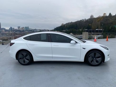 Used 2018 Tesla Model 3 Long Range image 2