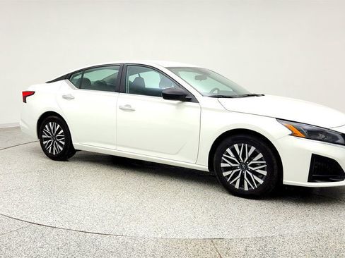 Used 2025 Nissan Altima 2.5 SV image 3