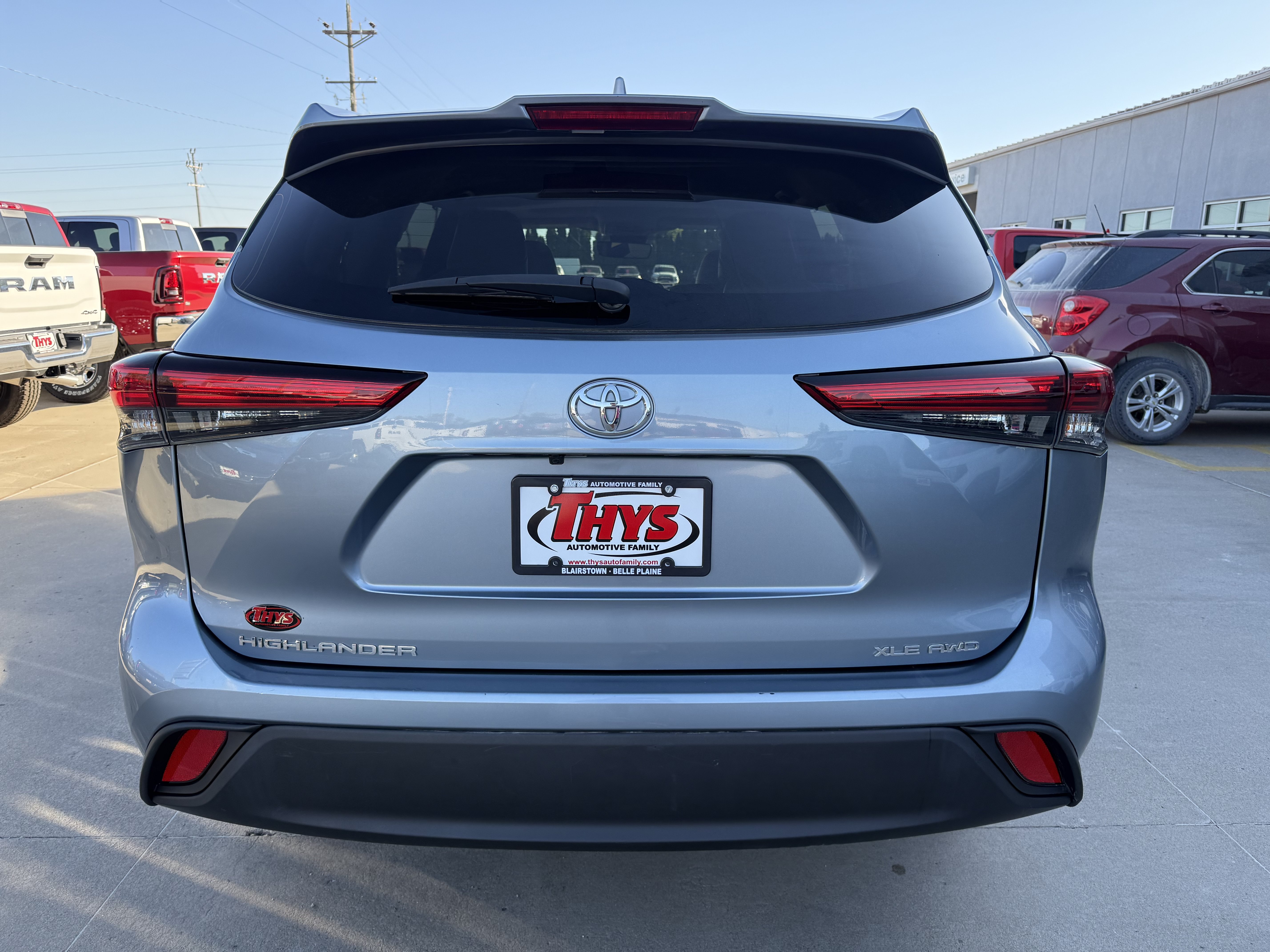 Used 2023 Toyota Highlander XLE AWD/4WD image 36