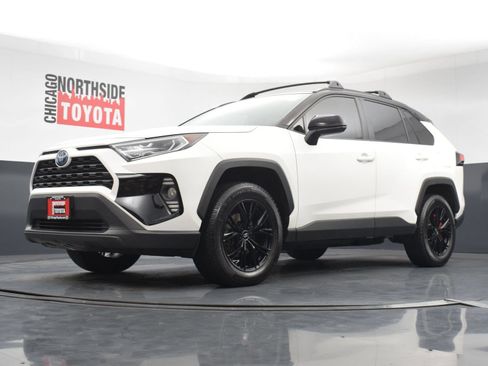 Used 2020 Toyota RAV4 XLE w/ XLE Grade Weather Package AWD/4WD image 32