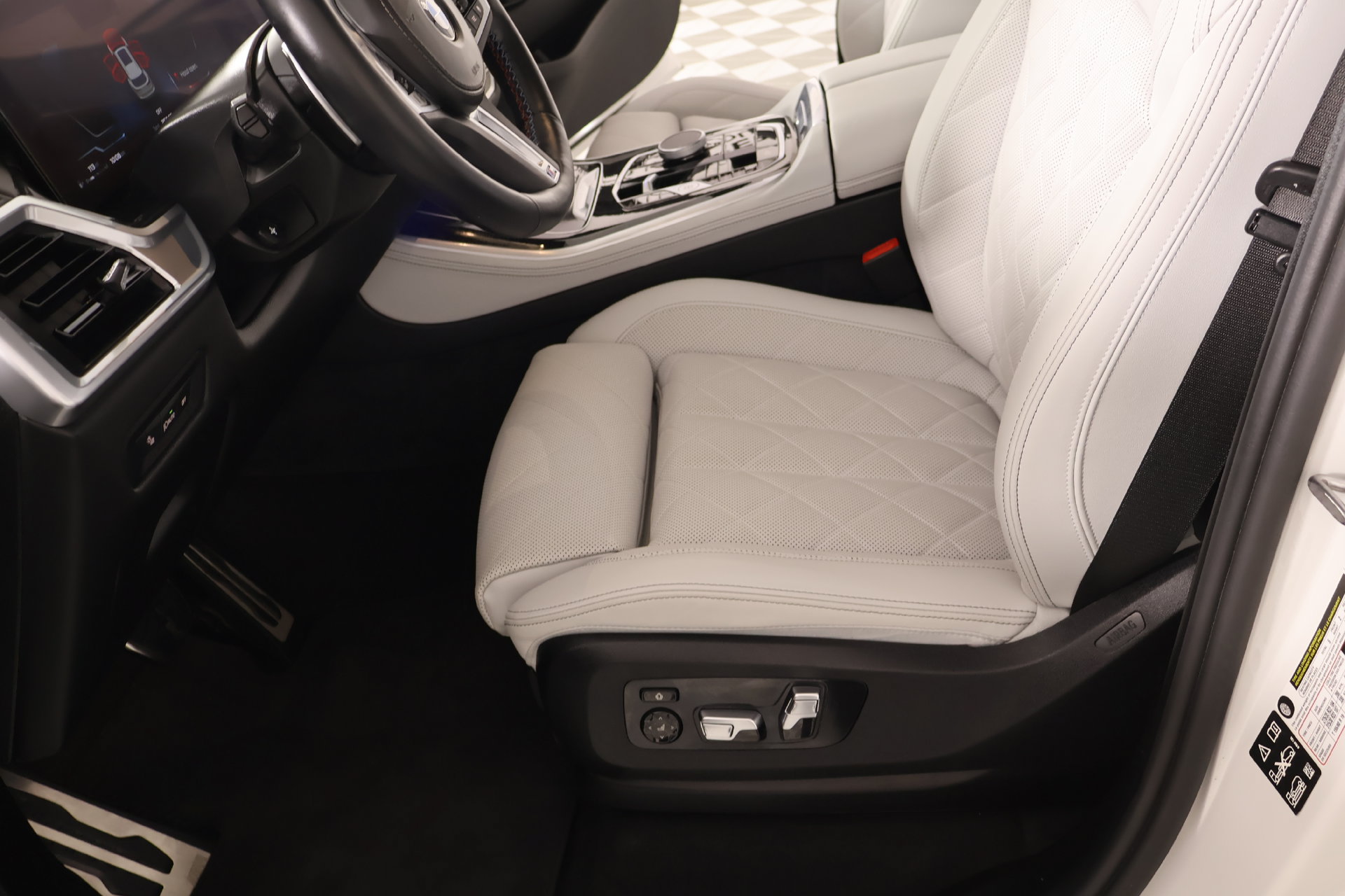 Used 2025 BMW X5 M60i w/ Climate Comfort Package AWD/4WD image 12
