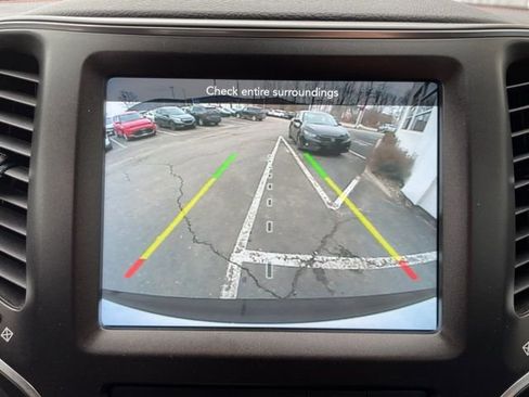 Used 2022 Jeep Cherokee Trailhawk image 19