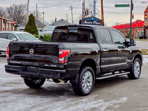 Used 2021 Nissan Titan SL w/ Moonroof Package image 22