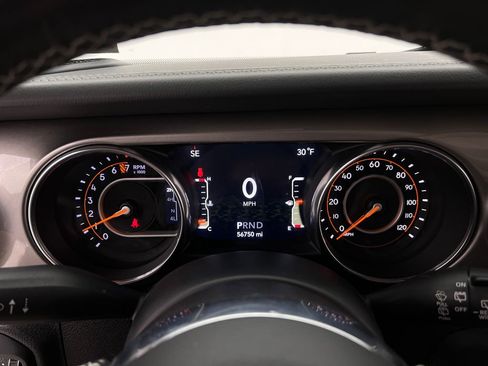 Used 2018 Jeep Wrangler Unlimited Sahara image 18