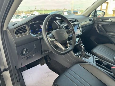 Used 2022 Volkswagen Tiguan SE image 18