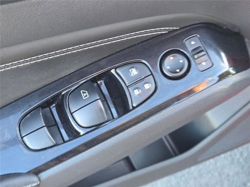 Used 2022 Nissan Altima 2.5 SV w/ SV Premium Package image 22