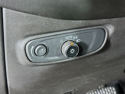 Used 2020 Chevrolet Equinox LS FWD image 17